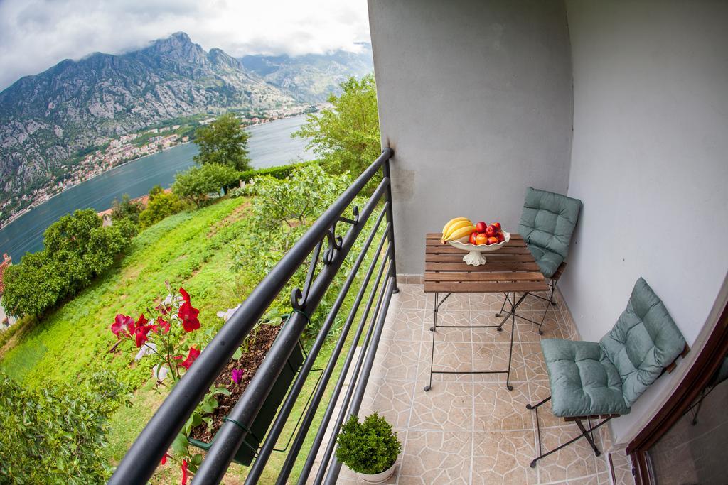 Apartment Bambo Tre Sorrele Kotor Exterior photo