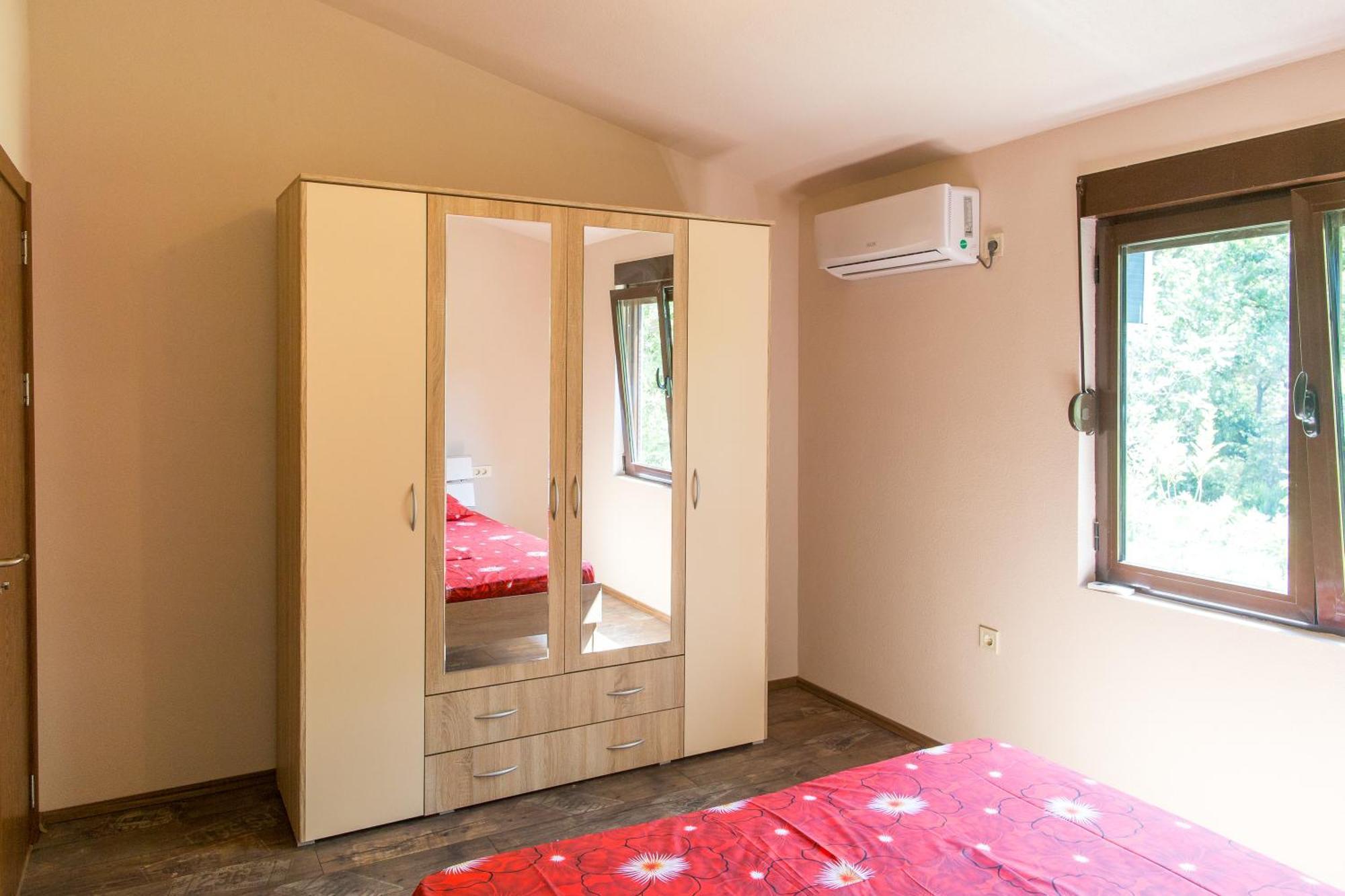 Apartment Bambo Tre Sorrele Kotor Exterior photo