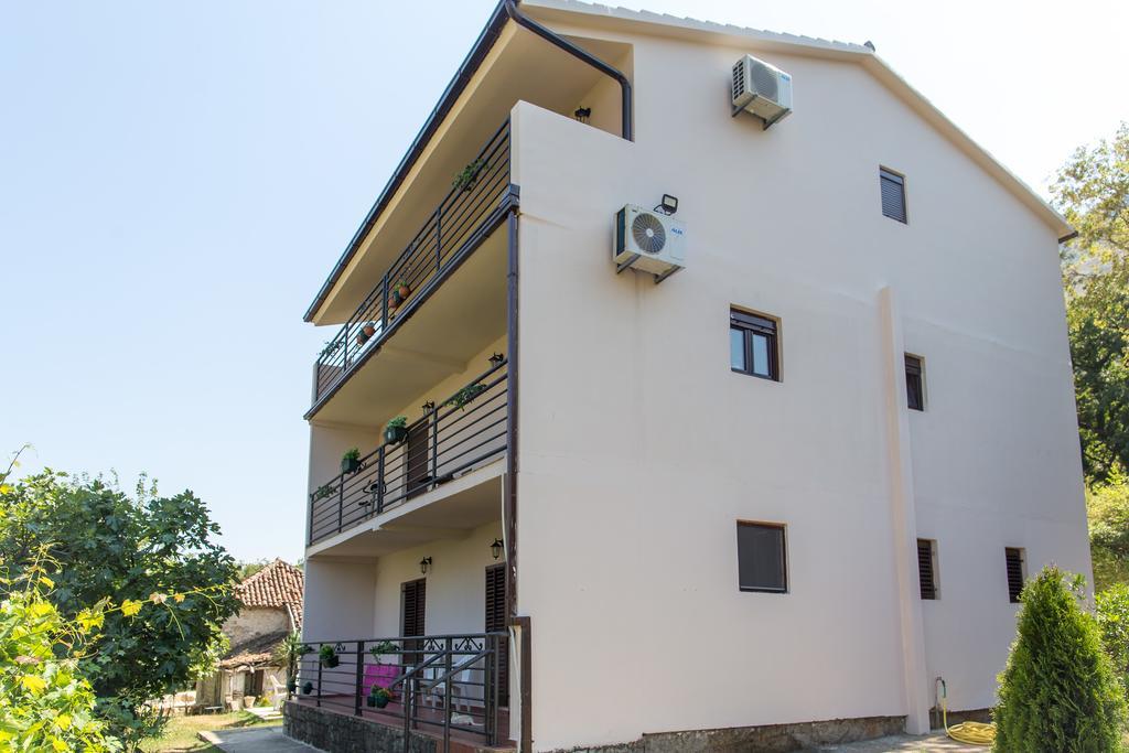Apartment Bambo Tre Sorrele Kotor Exterior photo