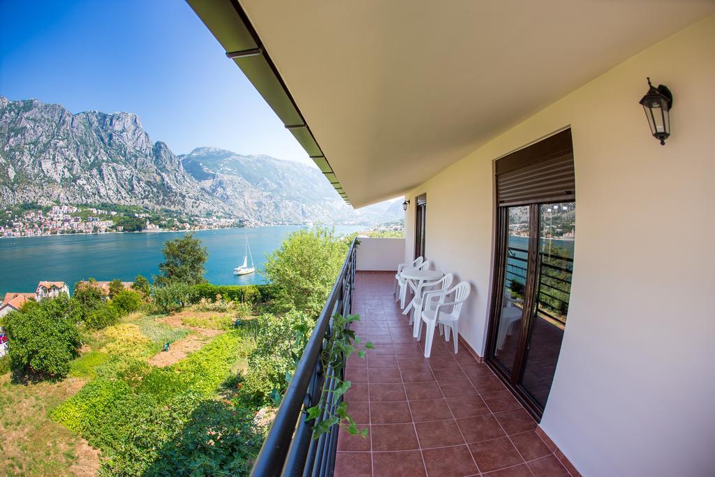 Apartment Bambo Tre Sorrele Kotor Exterior photo